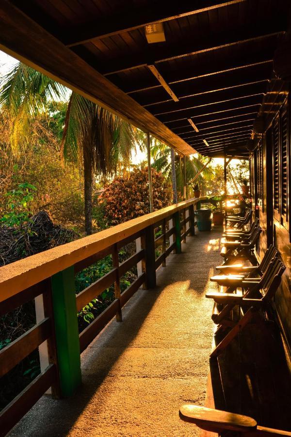 Hotel La Cascada Puntarenas Bagian luar foto
