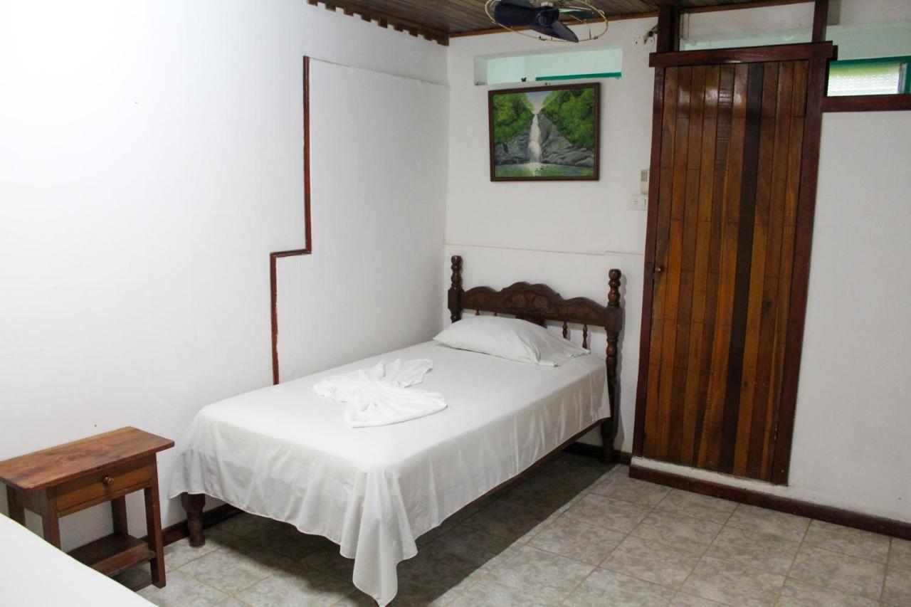 Hotel La Cascada Puntarenas Bagian luar foto